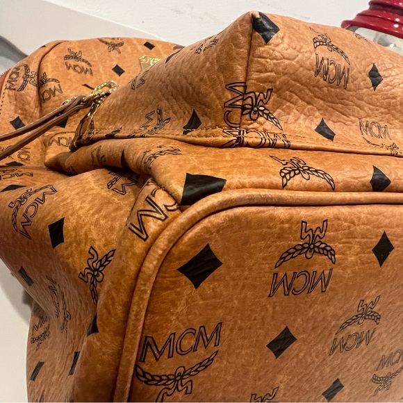 Backpack - Picture 10 of 13